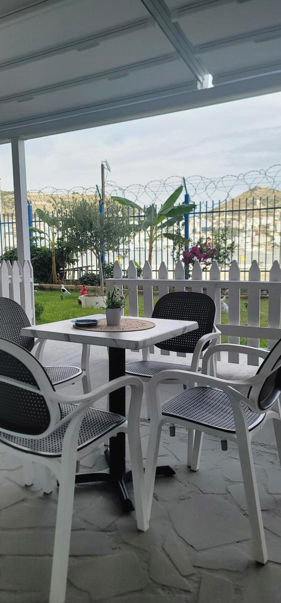 Suncoast Rooms Port Side Sarandë 外观 照片